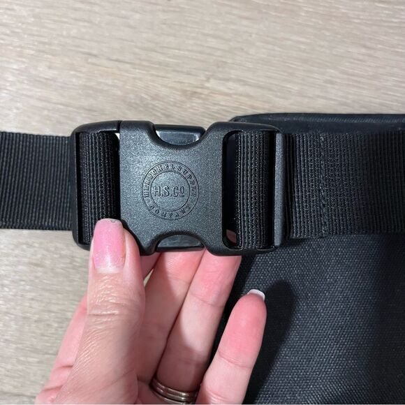 Herschel Supply Black Canvas Hip Pack Belt Bag - Picture 6 of 10